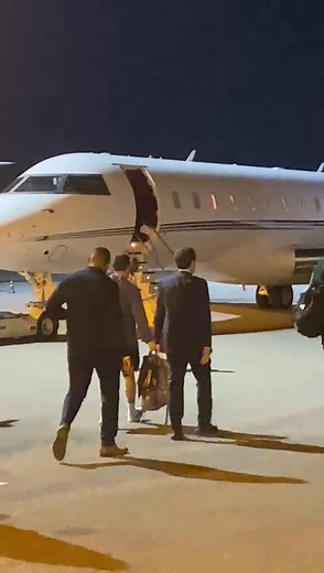🎥Messi🇦🇷 já deixou Luanda com o seu jato🛩️ privado rumo aos Estados Unidos da América🇺🇸 após o jogo⚽️🏟️com Angola🇦🇴. ———————————— Siga o BEC em todas as nossas plataformas digitais: Facebook: https://www.facebook.com/share/1MW1nu8Qdn/?mibextid=wwXIfr Instagram : https://www.instagram.com/bolaemcampo.ao?igsh=MWlzb3ludnE2aDZpcg==&utm_source=qr TikTok: https://www.tiktok.com/@bolaemcampo_?_r=1&_t=ZM-91CrI4RU8uR YouTube: https://youtube.com/@bolaemcampo.ao25?si=Nl9QuqWzcwFvOBHy WhatsApp: ht