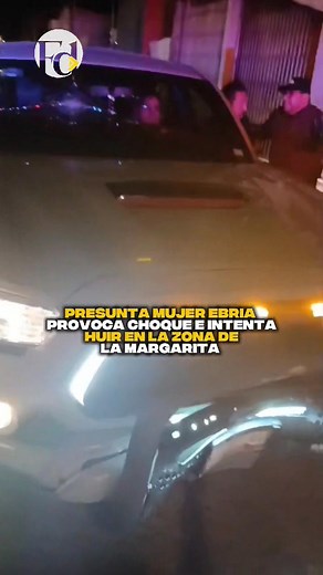 #Video 📹 || Una mujer en aparente estado de #ebriedad, quiso darse a la fuga tras provocar un choque en #LaMargarita; así fue como la persiguieron para tratar que pague por los daños generados. #Tendencia #Puebla #Importante | Faro Digital