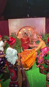 In her element, in her culture, and in her joy. A true Igbo bride celebrating love the beautiful way. ______________________________________________________ Bride: @akwa_ugoo • Groom: @shawnfaqua • Wedding Planner: @shamol_experience • Cinematographer: @danny_el_films • Bridal Stylist: @theperlaco • Groom’s Stylist (Black Look): @tpcgrooms • Groomsmen Outfit: @p.ariesofficial • Bride’s and Bridesmaids Bubu: @jg_bydesign • Bride’s Gold Outfit: @emaginebybukola • Groom’s Black Outfit: @tomiwa.aded