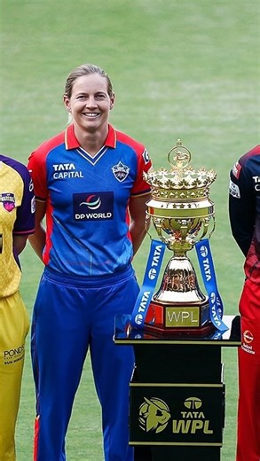 T20TRADEZONE on Instagram: "1997년 개봉한 영화 Titanic은 잭과 로즈의 운명적인 사랑을 통해 비극 속에서도 오래 남는 감정의 깊이를 보여주는 작품입니다. 화려한 연출보다 인물의 감정에 더 집중한 제임스 카메론 감독의 스타일은 지금 다시 봐도 묘하게 가슴을 울리죠. 배가 침몰하는 장면이 아닌, 두 사람이 서로를 바라보던 순간들이 더 강하게 기억에 남는 영화이기도 합니다. 이 감정을 완성해주는 곡이 바로 셀린 디온의 *“My Heart Will Go On”*입니다. 처음 들으면 잔잔한데, 어느 순간 자연스럽게 가슴이 벅차오르는 느낌을 줍니다. 특히 후반부의 고조되는 보컬은 영화 속 잭과 로즈의 마지막 장면과 겹쳐지면서 괜히 마음이 서늘해지기도 하고요. 많은 분들이 “이 노래가 나오면 왜 그 장면이 자동으로 떠오르는지 모르겠다”고 말하는데, 그만큼 영화와 음악이 자연스럽게 얽혀 있는 곡입니다. 1998년 아카데미 주제가상을 비롯해 여러 상을 휩쓴 건 단지 인