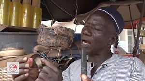 L' usage mystique de la cola Depuis très longtemps, la cola est utilisée dans la société burkinabè. Elle est consommée par tout le monde, mais particulièrement par les personnes âgées. Plus qu’un produit de consommation, elle joue un rôle dans la culture et dans les relations sociales. | Radars Info Burkina