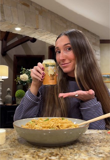 Chow Mein from Panda Express🐼🥡🥢 This is such a simple recipe!! Comes together in less than 20 minutes! @Bloom Nutrition #bloompartner Ingredients: •2 tbsp neutral oil •1/2 a large onion or 1 small onion (diced) •2-3 celery stalks •3 cloves garlic (minced) •1/2 of a small head of cabbage (cut in thin slices) •12 oz of dry chow mein stir fry noodles (or a couple packs of yakisoba noodles) Sauce: •1/4 cup soy sauce •1 tbsp oyster sauce •1 tsp ginger paste •2 tsp sugar •1 tsp pepper In a large pa