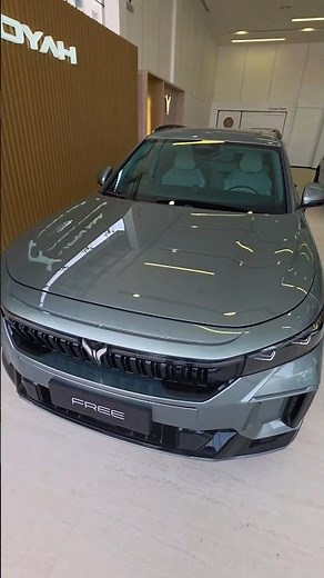 This SUV Is INSANE 😳 Voyah Free Walkaround Review ⚡ #CarReview #EVLife #LuxurySUV
