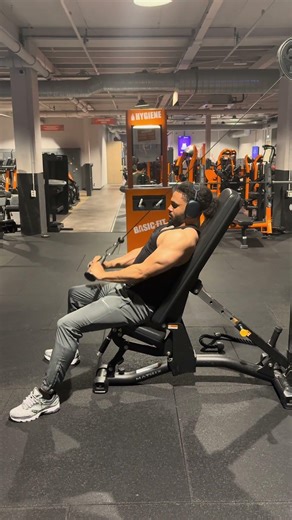 Trust me do these seated tricep cable pushdown to grow your tricep✅💪🏽