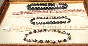 How to Grade and Value Pearls: The 5 S's | Articles on WatchMojo.com