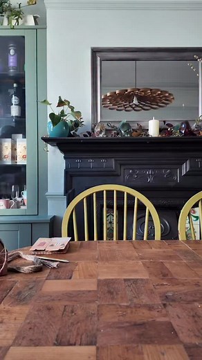 Here’s a very easy, very cheap way to personalise the run up to Christmas a bit with these cute gingerbread house advent boxes. They cost me less than a fiver and are perfect for whatever treats you like! I’ve already eaten all the chocs I put in mine and replaced them with a daily football card for Leo. Let me know if you want the link and I’ll send it via DM! Let the season begin! #christmascraft #advent #adventboxes #adventcalendar | It’s Melissa Ritchie