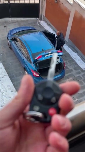 He’s Late for Work and the Car Boot Keeps Opening by Itself