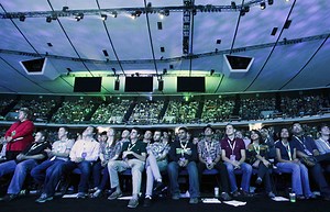 The difference between Microsoft and Apple? It starts with communication