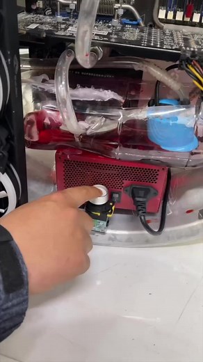 What? 🤨#WhatToPlay #gamingpc #computercoolings #GamingOnTikTok #pcgamer #coolcase