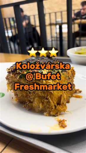 Veľa ľudí nemá rado koložvársku a keďže som v živote jedol veľa priemerných koložvárskych, tak celkom aj chápem prečo. Na tomto jedle sa dá toho veľa pokaziť a aj jeden nezvládnutý detail ho vie celý pokaziť.🤷‍♂️ Napríklad rozvarená ryža. Alebo nevýrazné mäso. Alebo príliš výrazná kapusta.🥲 Základná vlastnosť perfektnej koložvárskej je podľa mňa to, že to nemá chutiť ako ryža, mäso a kapusta, ale prepojená zjednotená vec z nepodcenených poctivých surovín. Presne ako keď z troch zdanlivo obyčaj