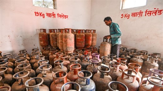 Indian Oil Corporation Says No LPG Shortage In India, Delivers 28 Lakh Cylinders Daily, Urges Consumers To Avoid Panic Booking