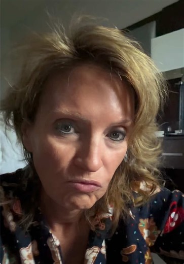 What the Helly It's Kelli: The Viral Wedding Guest Moment