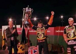 Memories... ❤️🏆 What a final in 2009! The Parrys International Tours Ltd Wolves defeated the Swindon Robins 95-90 on aggregate to become league champions! 🥇 #ThrowbackThursday #Wolfpack 🐺🐾⁣ | Wolves Speedway