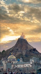 Volcano eruption at Disney Sea 🇯🇵