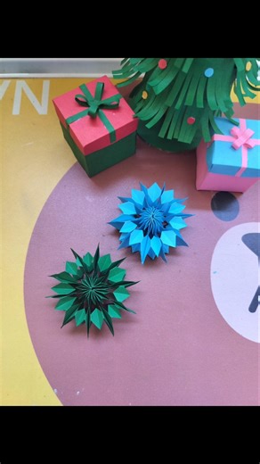 #shorts #Easy Christmas craft #Christmas decorations #Snow flakes❄️❄️ #Paper Christmas craft #❄️🎄⛄🎁🧁