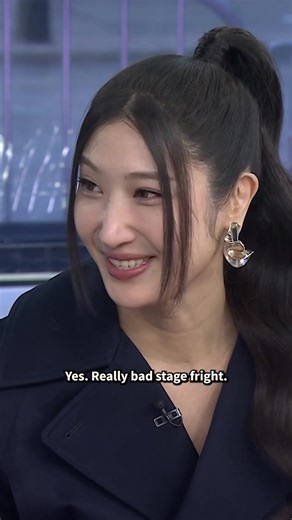 Ejae, who suffers from stage fright, revealed her vocals cracked during a recent performance after locking eyes with Leonardo DiCaprio 🫣 #TODAYShow
