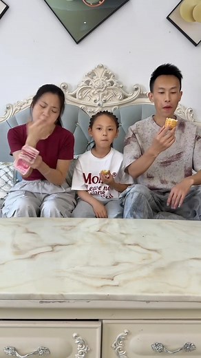 My hands suddenly became uncontrollable 😅 #funnyvideos #challengefamily #funny #challenge | Challenge Pranks