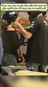 Đi ăn cho vui, cô gái vừa cười vừa khóc khi gặp người yêu cũ đang hẹn hò người mới