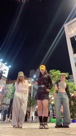 Maxのダンスパフォーマンス in Osaka