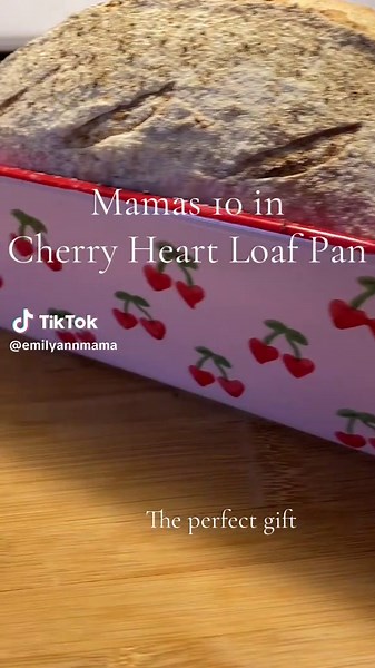 With Mother’s Day coming up, I’ve been in my baking era a little more… Something about making things from scratch just feels extra meaningful right now. And okay… if the pan is this cute, it makes it even better. Little details like this just make the moment feel sweeter. #mothersdaybaking #homemadefeelings #momlifeextras #bakewithlove #cozykitchenvibes