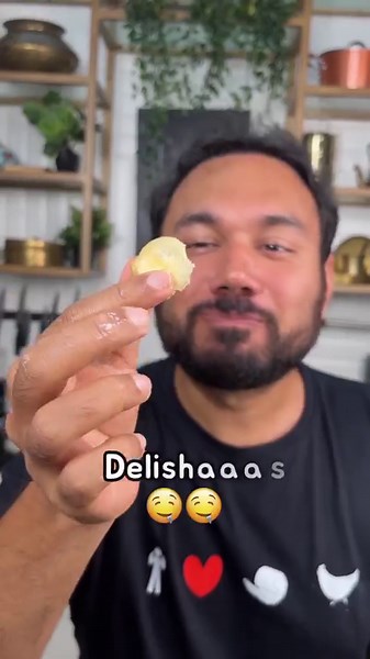 1.5M views · 8.5K reactions | Made a desi version of bubble  by of course using paneer and pyaaz! Kaisa laga @nick.digiovanni followed your footsteps on this one. I think they're just too much fun to make and you can literally do this to any veggie. What makes them balloon is the fact that there is oil in batter coupled with egg white and baking powder. . . #delishaaas #bubble #fried #streetfood #pakoda #snack #paneer #paneerrecipes | Saransh Goila | Facebook