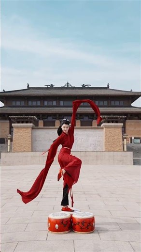 Chinese traditional Dance on the drums
