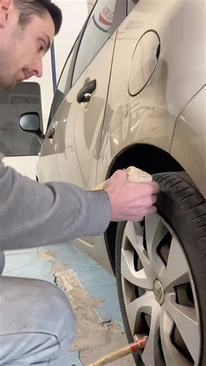 MY DAY LIFE🔨 I use 3M CUBITRON 2 p.120 sand paper. #frenchpainterlife #repair #autobodyrepair #automotive #collisionrepair | Les FDP de la carrosserie