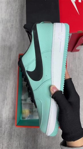 163K views · 1.2K reactions | Así se empacan esto Air Force One Tiffany #siguenos #viral #parati #fyp #sneakers #hazme viral | Jianshan Trade | Facebook