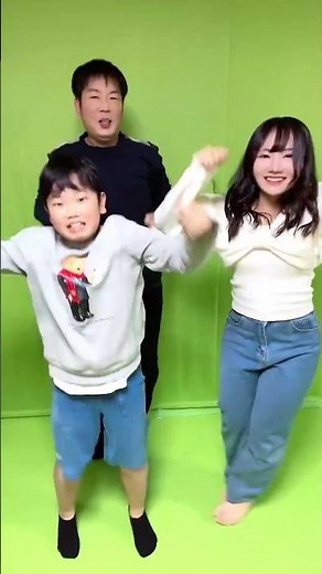 ◆【君の瞳に恋してる】ほぼ初見ダンス～適当に踊りだすパパとおうくんｗ◆ #ひめちゃんとおうくん #君の瞳に恋してる #shorts