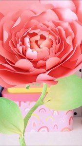 1.9K views · 62 reactions | Using the magic of magnets, these curvy stems offer interchangeable flower blossoms on top! Creating a detachable flower means you can use these stems over and over for many different events or projects. Find the full tutorial here: https://www.abbikirstencollections.com/giant-paper-flower-stems/ | Abbi Kirsten Collections | Facebook