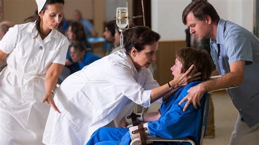 Recenze: Doják o hendikepované mámě. Jiří Strach jen lacině ždímá emoce - Seznam Zprávy