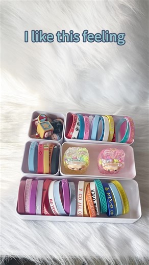 Explore Colorful Silicone Bracelets: ASMR Experience