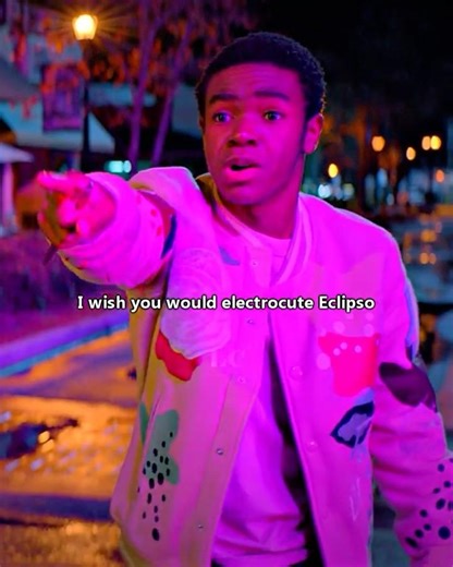 Mike attacks Eclipso in giant robot #shorts #stargirl