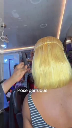 Customiser une Perruque Synthétique pour un Chignon Élégant