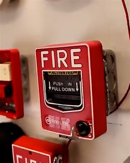 500K views · 3.7K reactions | This fire alarm sounds very familiar  | UNILAD Tech | Facebook