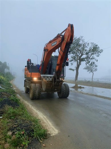 Discover Doosan 8x4 Truck Features and Performance