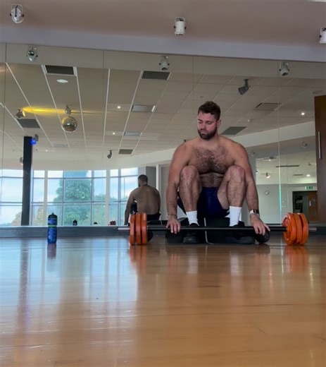 - Wednesday Weights Superset Workout… #wednesday #weights #superset #workout #chest #benchpress #fly #weighttraining #studio #exercise #reps #weightlifting #barbell #dumbell #everlast #tunstall #stokeontrent #britneyspears #megamix #music #humpday #philbruce #officialphilbruce #teambruce | Official Phil Bruce