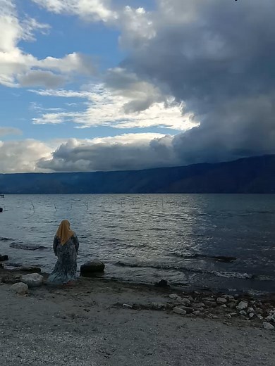 Wisata Pulau Samosir danau Toba: Lagu Minang