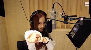 Park Soojin covers Ariana Grande's 'Problem' and Jessie J's 'Who You Are'   Brave Girls' Hyeran covers 'Fallin' dance