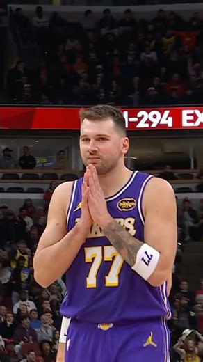 LUKA DONCIC REACTION TO JAXSON HAYES BETWEEN THE LEGS SLAM😱