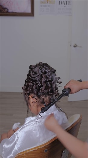 El proceso del peinado recogido de primera comunión 🤍😍 me encantó el resultado ☺️ el relleno que estuve utilizando para realizar el peinado lo puedes conseguir con @Makeup by cinthia ☺️🫶🏼