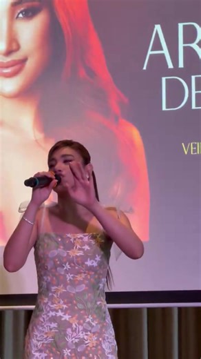 ‘IT’S A NEW DAWN, IT’S A NEW DAY’ WATCH: Arabelle Dela Cruz, winner of South Korea’s “Veiled Cup,” performed a rendition of Michael Bublé’s “Feeling Good” at her victory press con last Feb. 4. “Feeling Good” was the song that Dela Cruz performed at the singing contest’s finale episode. She joined “Veiled Cup” under the alias “Laguna Diva.” | via Hannah Mallorca, INQUIRER.net READ RELATED STORY: https://inqnews.net/ArabellaDelaCruzVeiledCup | INQUIRER.net