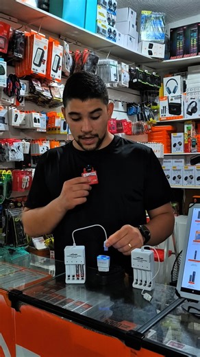 Atacado Lima Lopes Box dos Componentes on Instagram: "Chega de gastar com pilha toda hora! Com o Carregador de Pilhas USB, você carrega até 4 pilhas AA ou AAA ao mesmo tempo, usando tomada, notebook, power bank ou carro. Mais economia, praticidade e menos dor de cabeça no dia a dia. 📍 Garanta o seu no Atacado Lima Lopes. #AtacadoLimaLopes #CarregadorDePilhas #PilhasRecarregáveis #EconomiaNoDiaADia #AcessóriosEletrônicos #TecnologiaÚtil #ReelsBrasil #TikTokBrasil #Shorts"