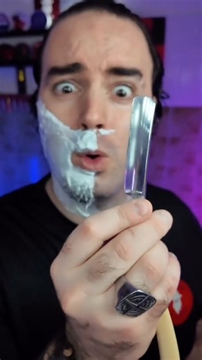 Mattia Cuzzoni on Instagram: "𝐀𝐒𝐌𝐑 𝐒𝐡𝐚𝐯𝐢𝐧𝐠 & 𝐁𝐞𝐚𝐫𝐝 𝐆𝐫𝐨𝐨𝐦𝐢𝐧𝐠 🧔🏻‍♂️🪒💈 𝐅𝐢𝐫𝐬𝐭 𝐒𝐡𝐚𝐯𝐞 𝐨𝐟 𝐭𝐡𝐞 𝐍𝐞𝐰 𝐘𝐞𝐚𝐫 🍾🥂🥳 Today I treated myself to an 𝐮𝐥𝐭𝐫𝐚-𝐬𝐦𝐨𝐨𝐭𝐡, 𝐟𝐮𝐥𝐥𝐲 𝐜𝐨𝐧𝐭𝐫𝐨𝐥𝐥𝐞𝐝 𝐬𝐭𝐫𝐚𝐢𝐠𝐡𝐭 𝐫𝐚𝐳𝐨𝐫 𝐫𝐢𝐭𝐮𝐚𝐥. A pure traditional shave using my 𝐋𝐞 𝐆𝐫𝐞𝐥𝐨𝐭, sharpened on a 𝐒𝐩𝐚𝐧𝐢𝐬𝐡 𝐧𝐚𝐭𝐮𝐫𝐚𝐥 𝐬𝐭𝐨𝐧𝐞 – 𝐊𝐚𝐫𝐚𝐬𝐮 (𝐂𝐫𝐨𝐰’𝐬 𝐄𝐲𝐞) from my friend 𝐖𝐚𝐤𝐨 🖤 The 𝐘𝐚𝐪𝐢 𝐎𝐔𝐃𝐒 𝐬𝐡𝐚𝐯𝐢𝐧𝐠 𝐬𝐞𝐭 off