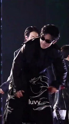 Taehyung energy during Alien performance 🔥