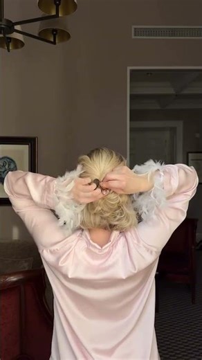 Discover The NEW Nº1 Hairpin Pink Crystal On Short Hair | Fiona Franchimon