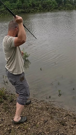 Carp fishing with a Cold Steel Samburu Spear
