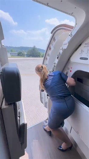 615K views · 8.8K reactions | Aviation Girls ♥️♥️♥️ #ladypilot #flyinggirl #pilotlifestyle #aviationlovers #femalepilots #cabincrew #flightattendant #airport #landing #aviation #ladypilot #pilotgirls #cabincrewgirls #aviationgirls #airhostess | Aviation Girls | Facebook