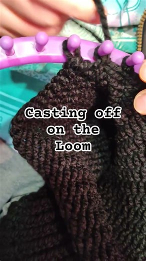 casting off, loom knitting a Mothman hat!