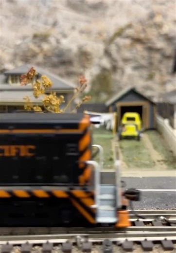 SP EMD NW2 Switcher #1930 with a short local